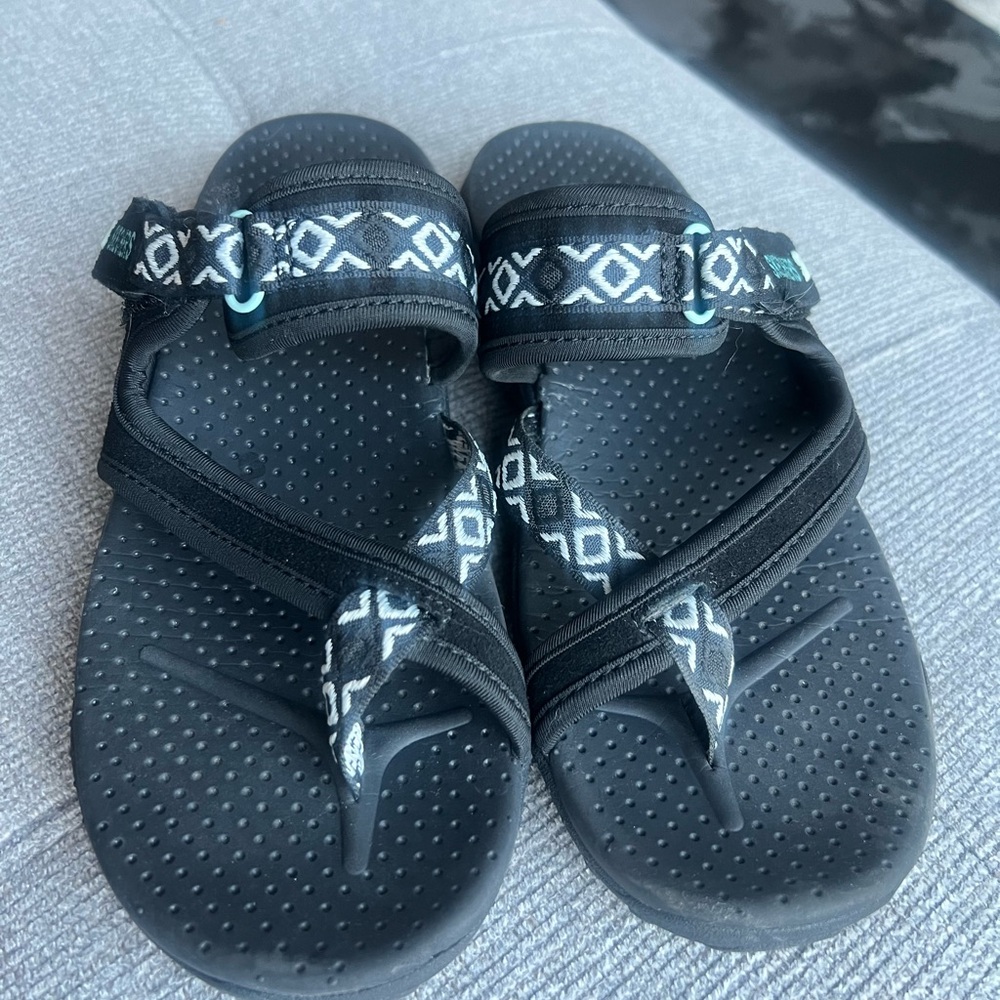 Sketchers Black Sandals with Patterned Straps